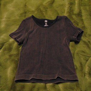 Simple soft Aura black tee, fitted